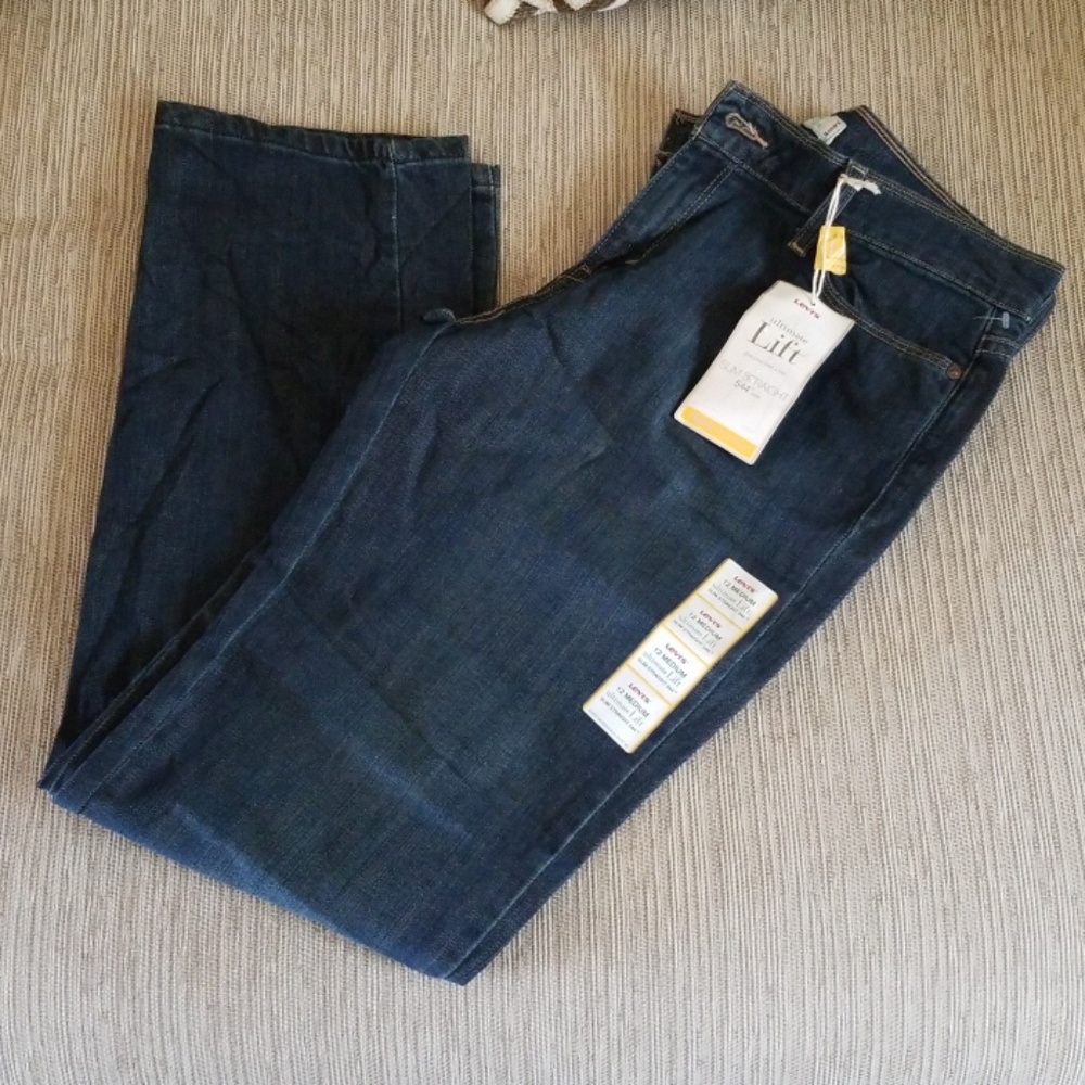 New with tagsLevis 544 size 12 Med slim straight